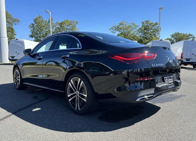 2025 Mercedes Benz CLA 250 4MATIC photo 3
