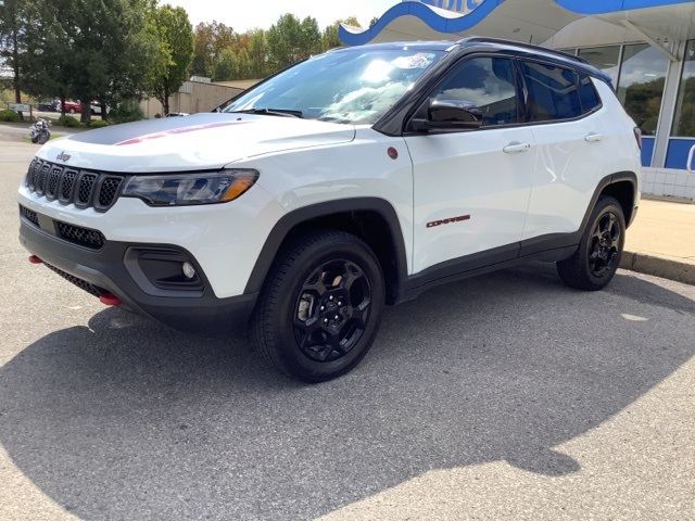 2024 Jeep Compass Trailhawk photo 2