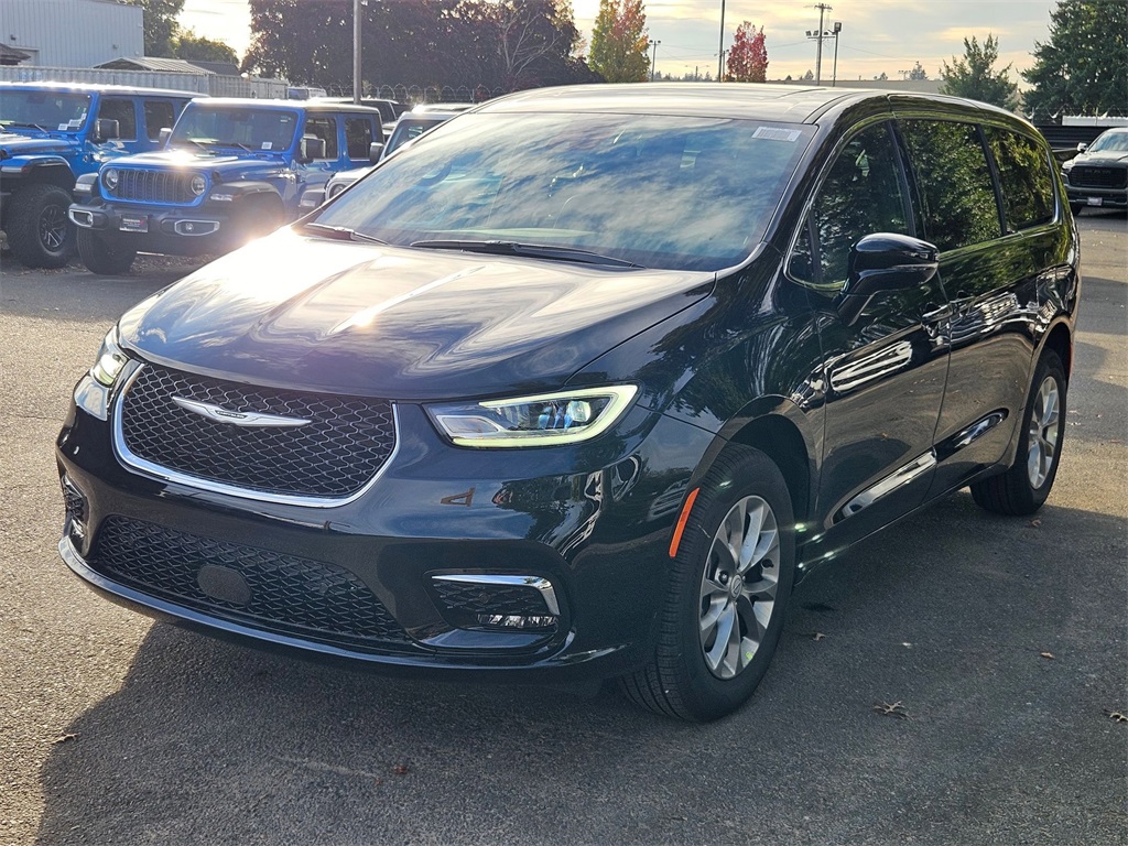 2026 Chrysler Pacifica photo 3