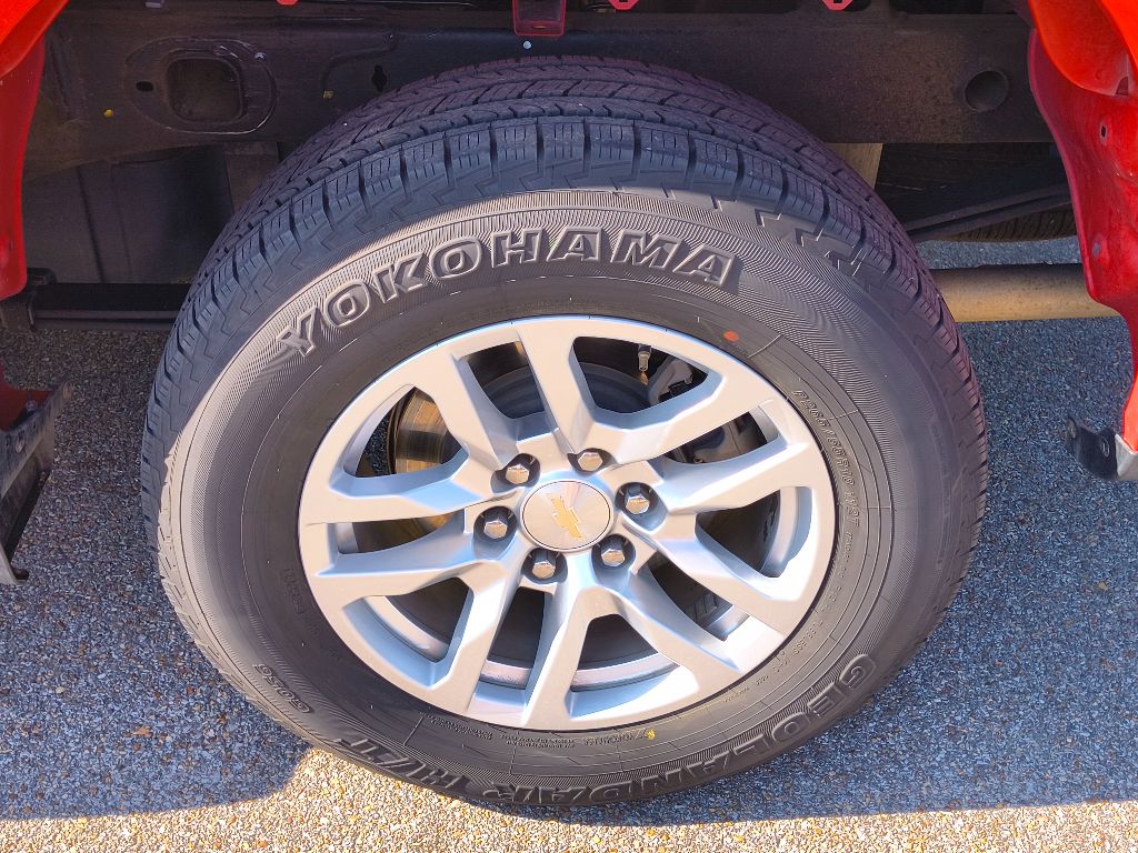 2020 Chevrolet Silverado 1500 LT photo 3