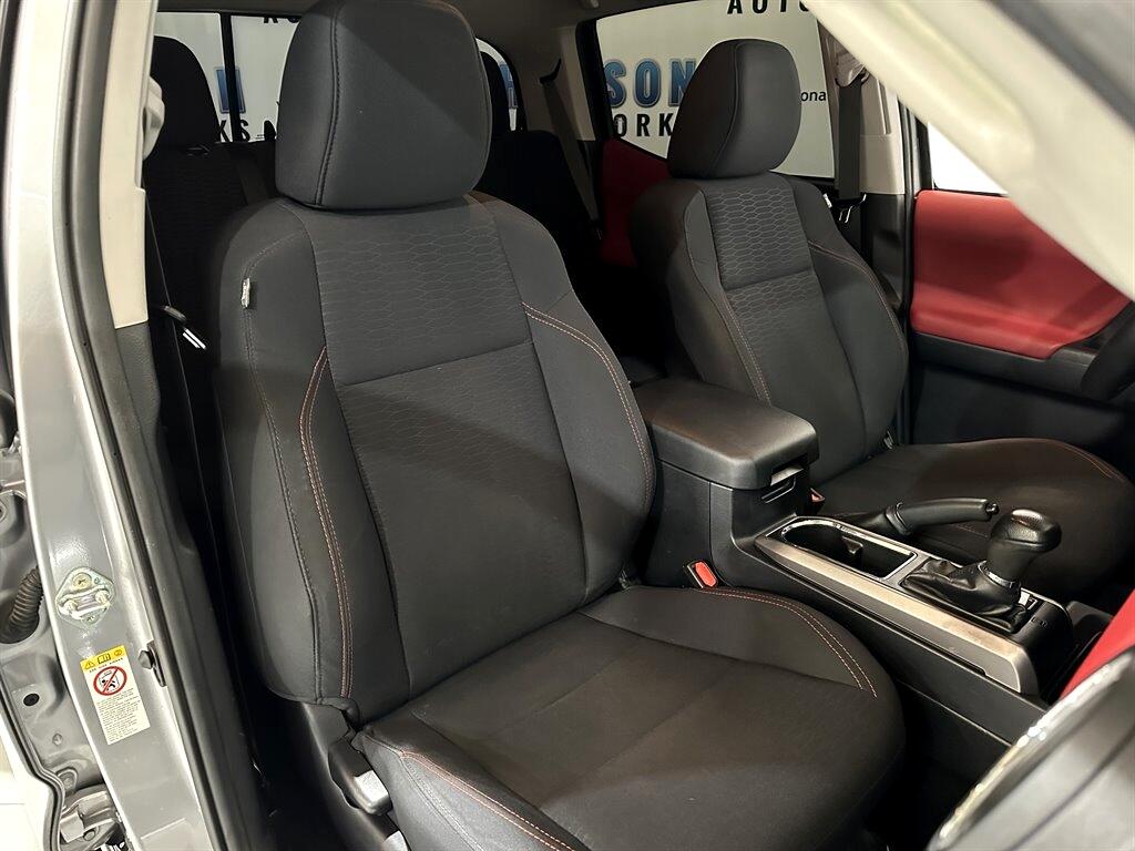 2018 Toyota Tacoma SR5 photo 25
