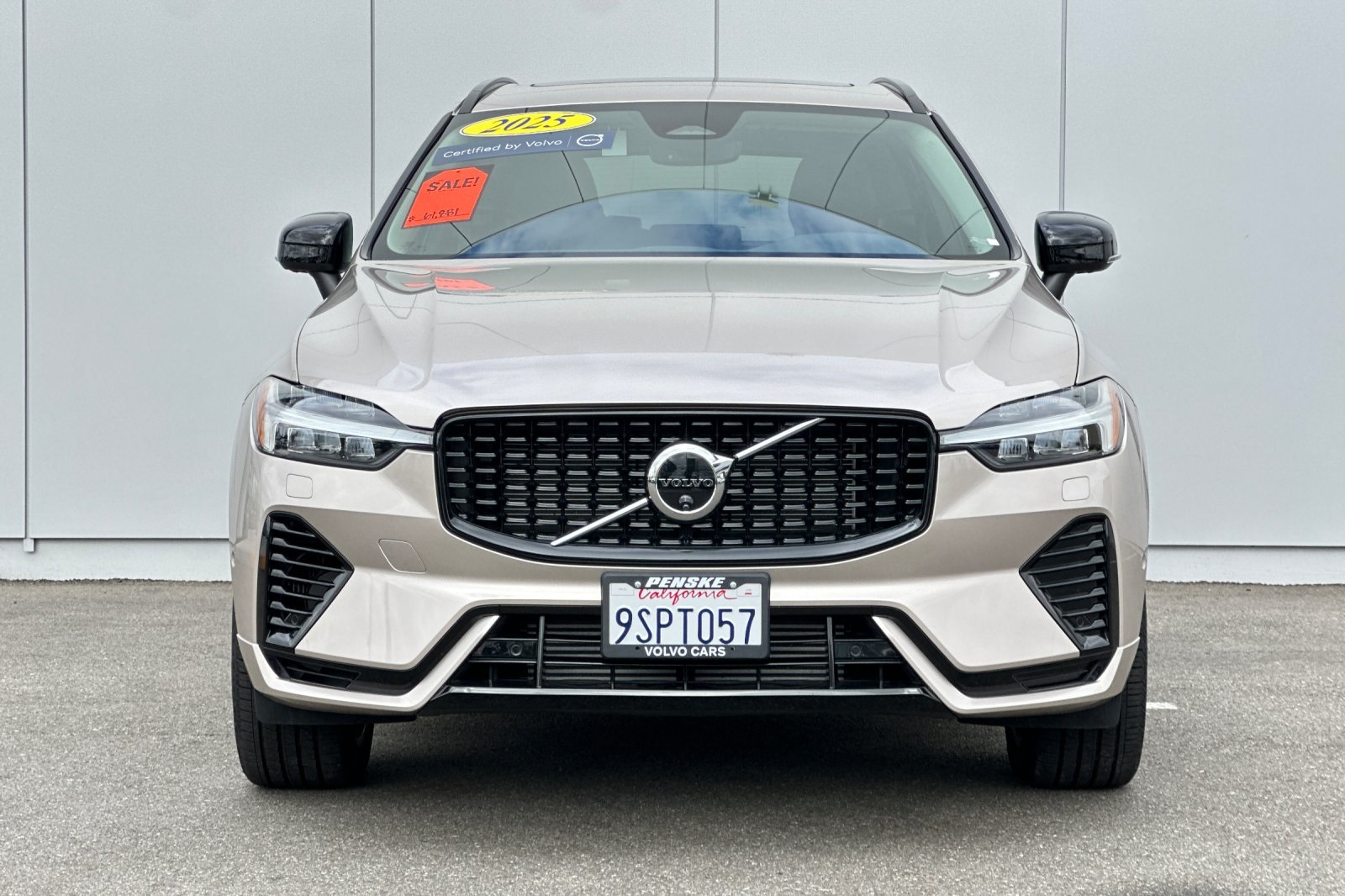 2025 Volvo XC60 Hybrid T8 Plus photo 6
