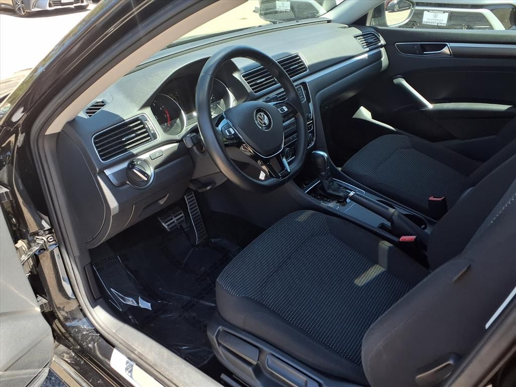 2016 Volkswagen Passat R-Line photo 11