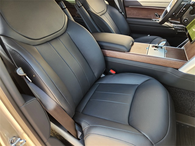 2025 Land Rover Range Rover SE photo 9