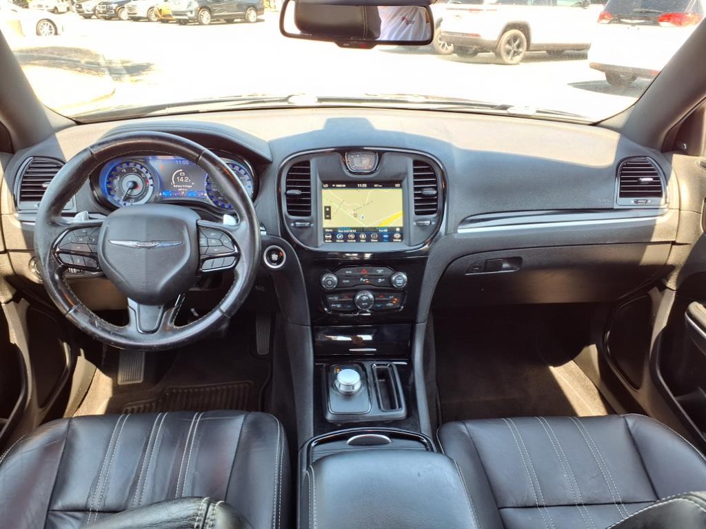 2020 Chrysler 300 photo 26
