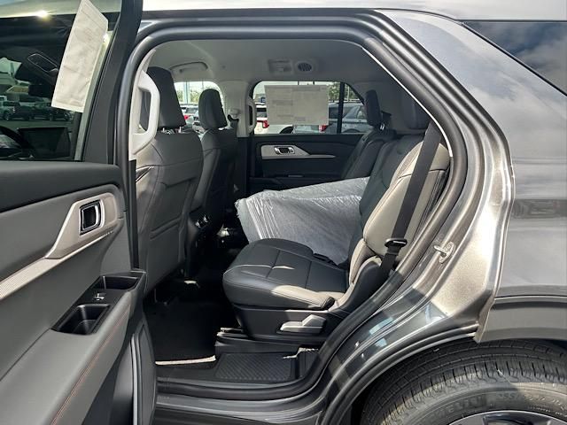 2025 Ford Explorer photo 32