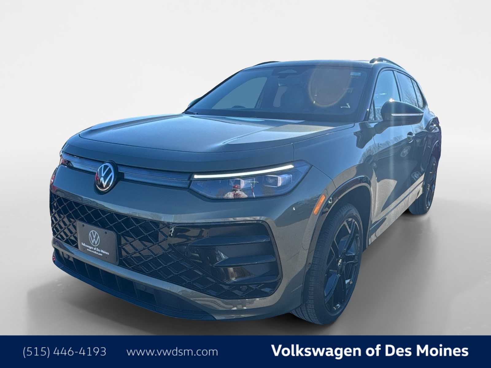 2026 Volkswagen Tiguan SE R-LINE BLACK's photo