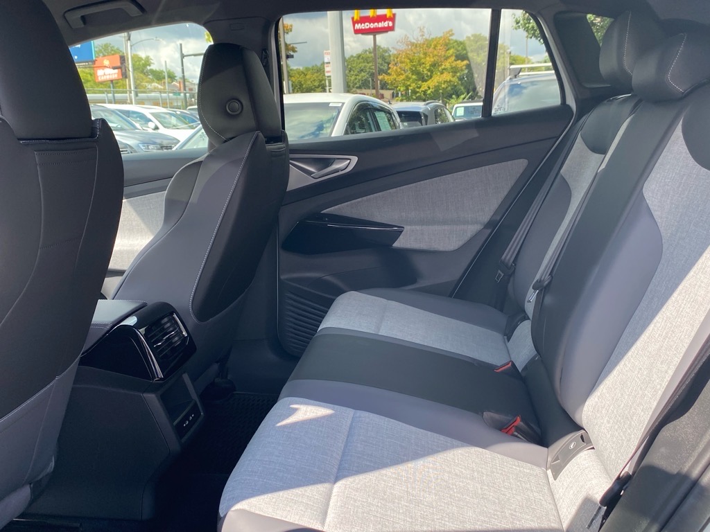 2025 Volkswagen ID.4 Pro photo 10