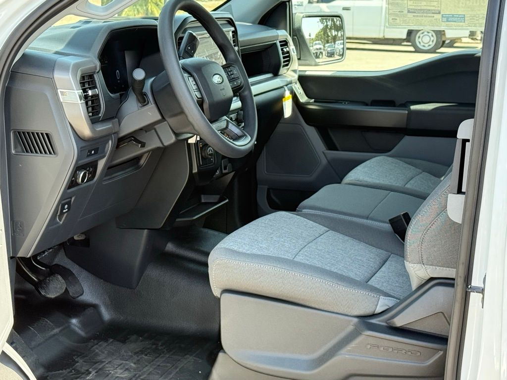 2025 Ford F-150 XL photo 7