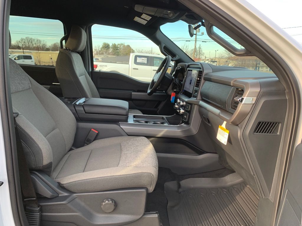 2025 Ford F-150 XLT photo 26
