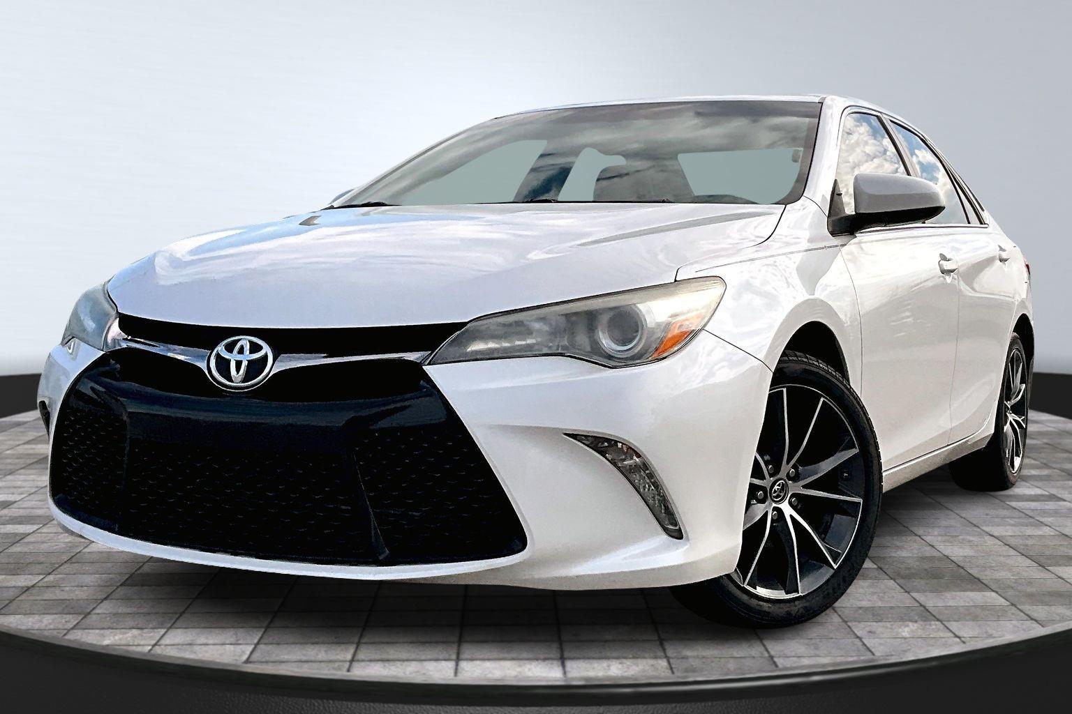 2015 Toyota Camry XLE's photo