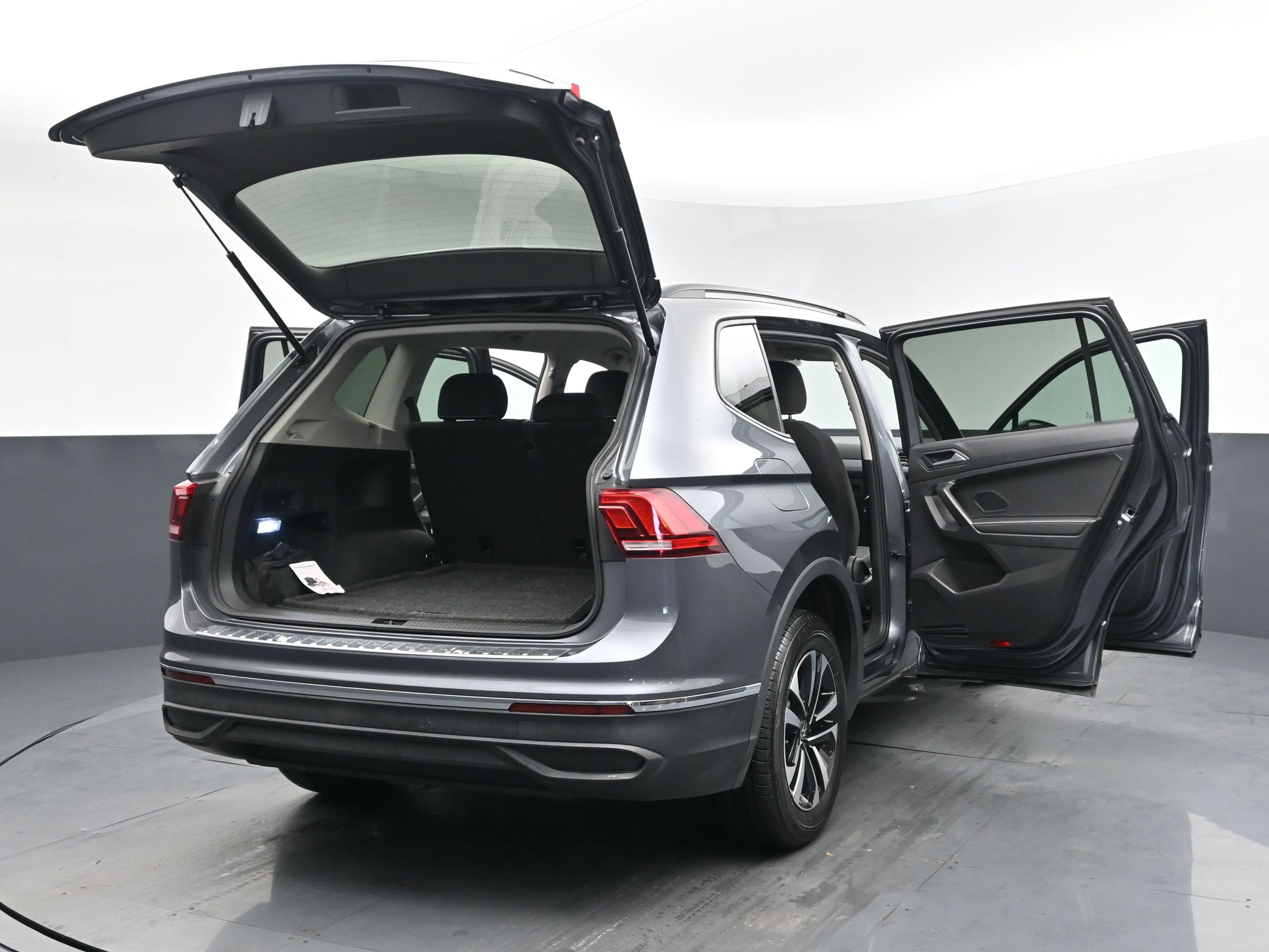2023 Volkswagen Tiguan S photo 28