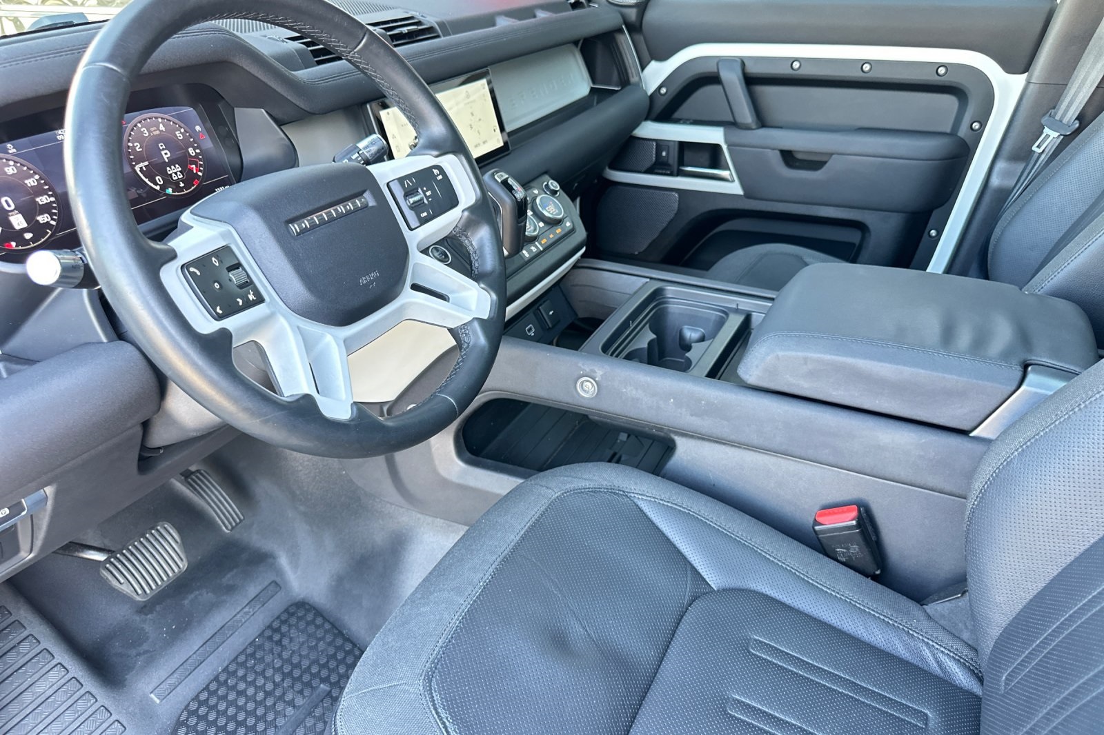 2021 Land Rover Defender 110 SE photo 9