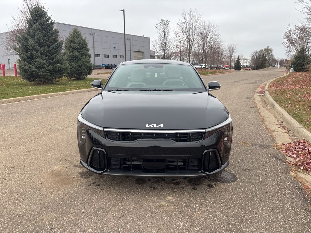 2025 Kia K4 GT-Line photo 3