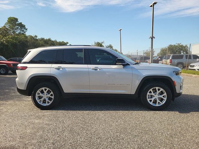 2023 Jeep Grand Cherokee Limited photo 2