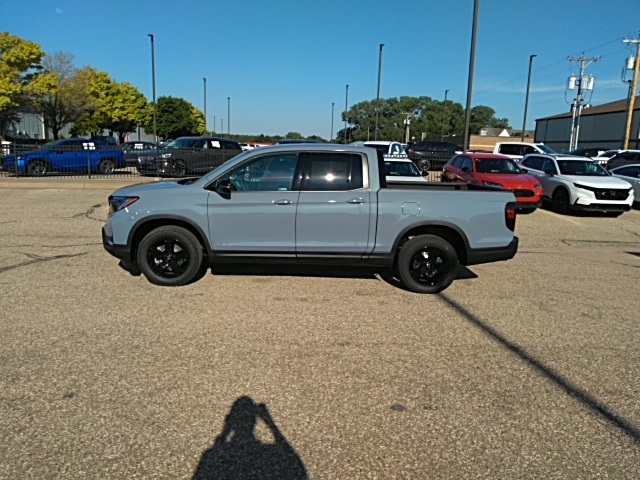 2025 Honda Ridgeline Black Edition photo 2