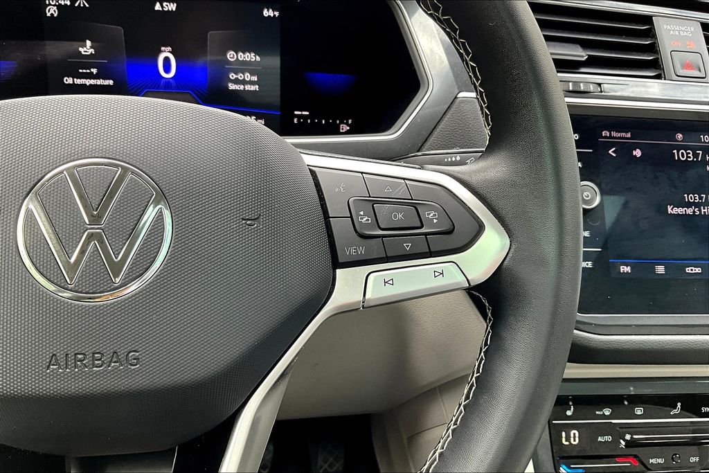 2022 Volkswagen Tiguan SE photo 19