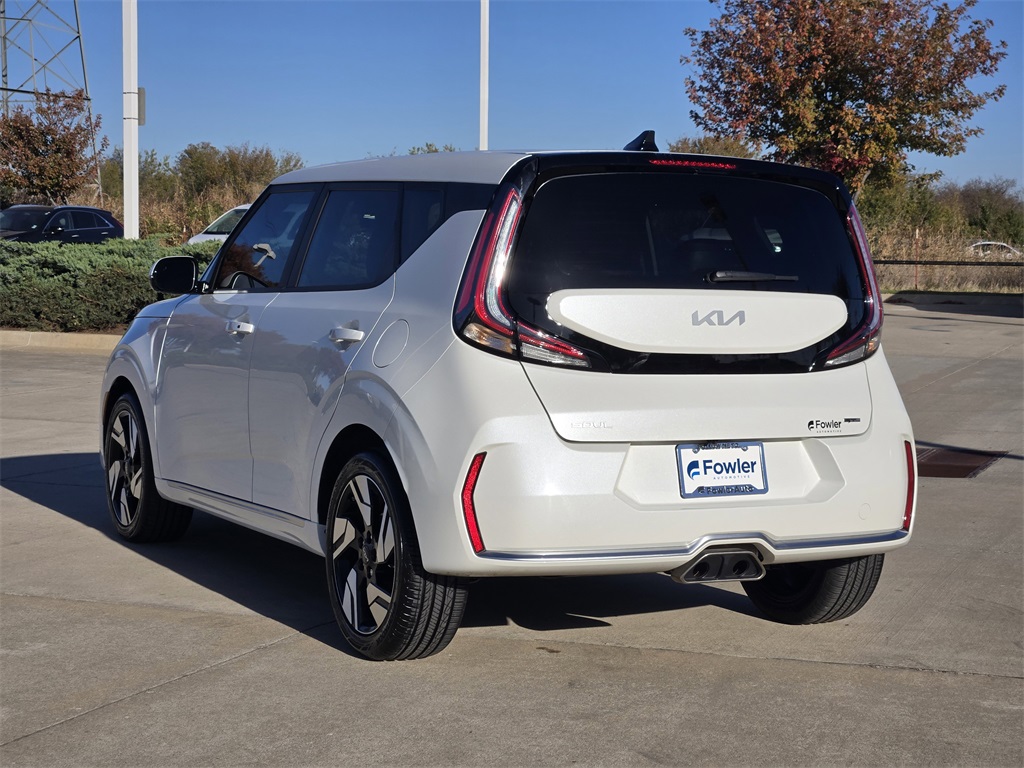 2024 Kia Soul GT-Line photo 2