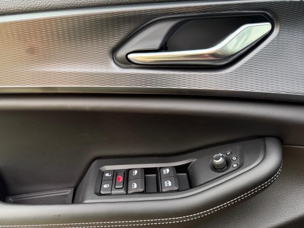 2025 Jeep Grand Cherokee Laredo Altitude photo 15