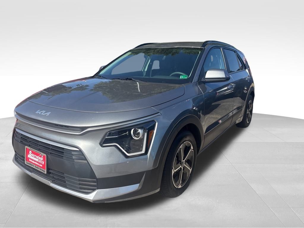 2025 Kia Niro LX photo 2