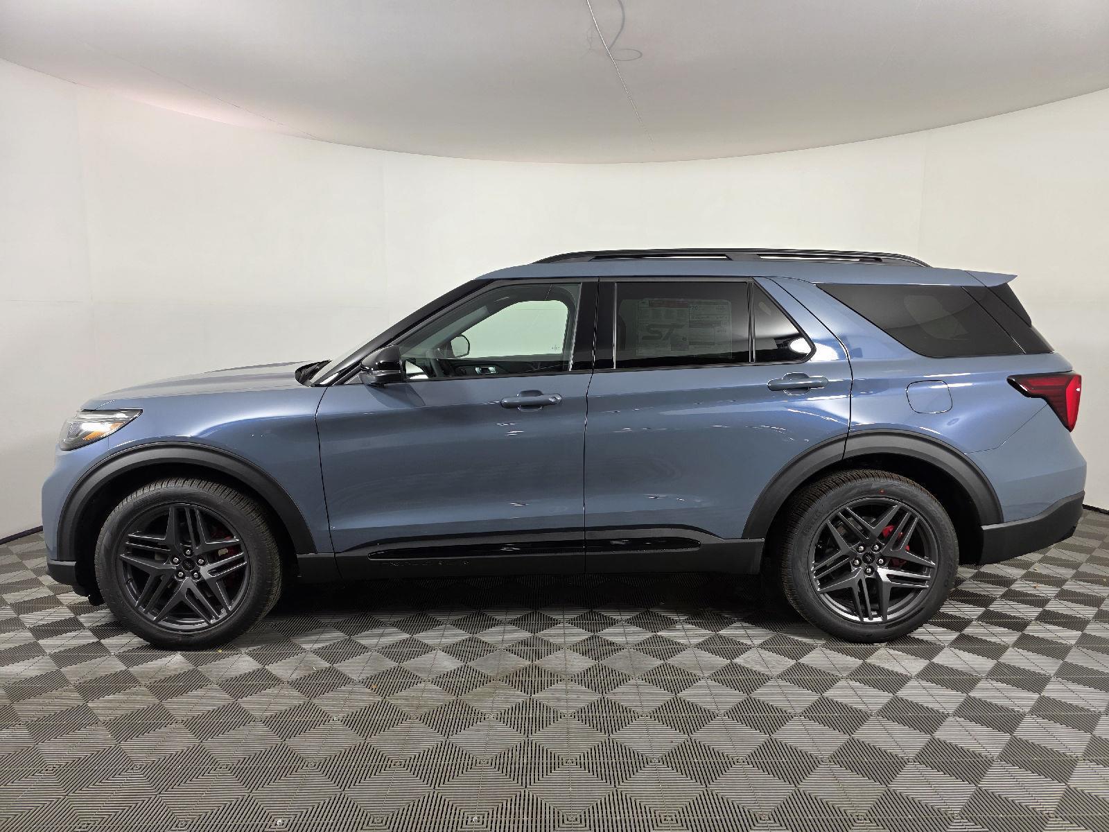 2025 Ford Explorer ST photo 2