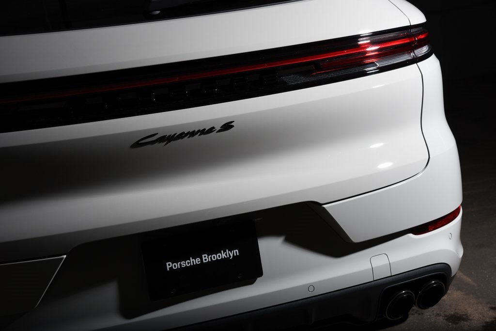 2026 Porsche Cayenne S photo 11