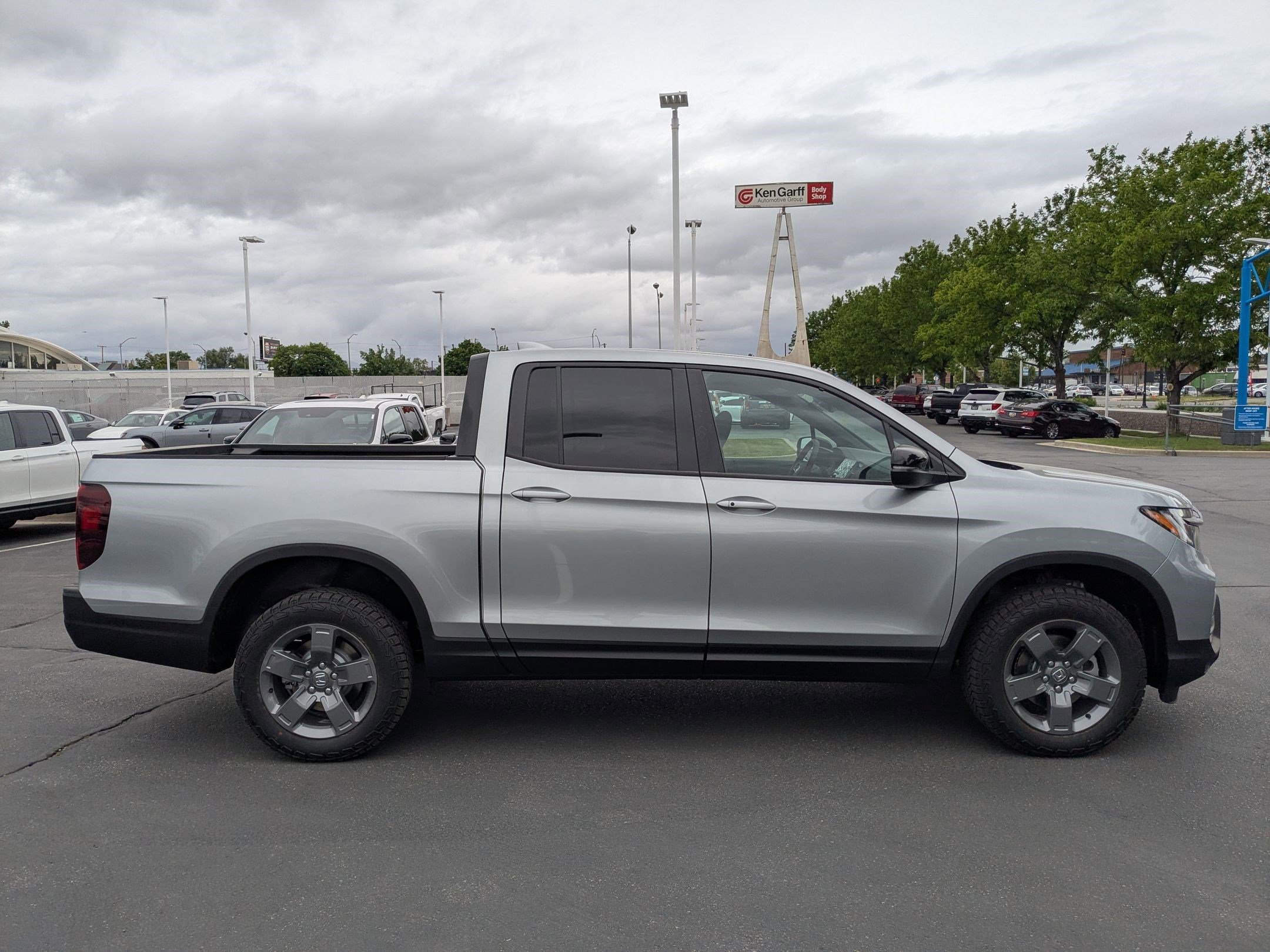 2025 Honda Ridgeline TrailSport photo 2