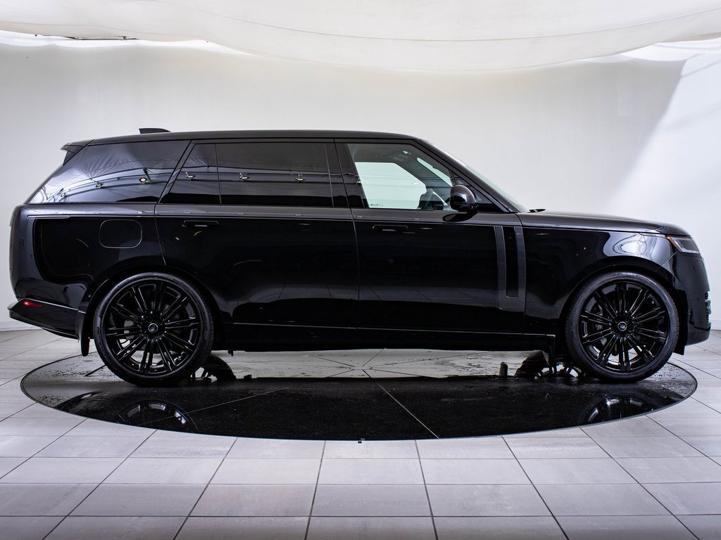2025 Land Rover Range Rover SE photo 11