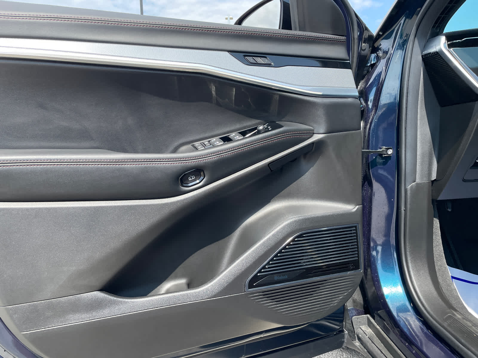 2025 Jeep Wagoneer S Launch Edition photo 17