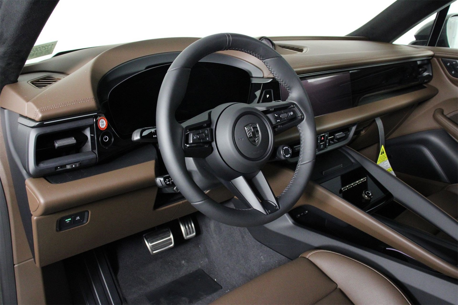 2025 Porsche Macan Electric Turbo photo 4