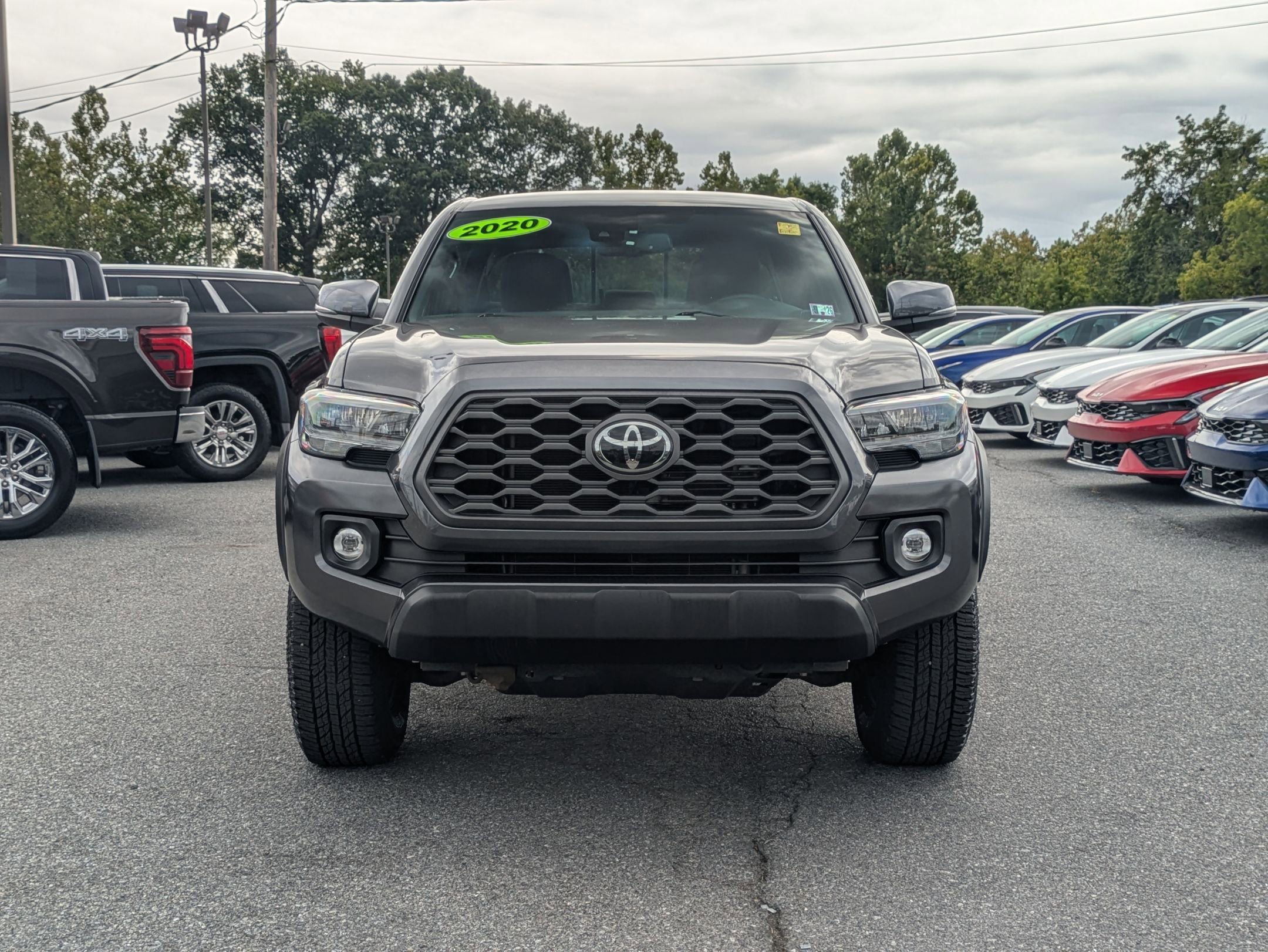 2020 Toyota Tacoma SR5 photo 2