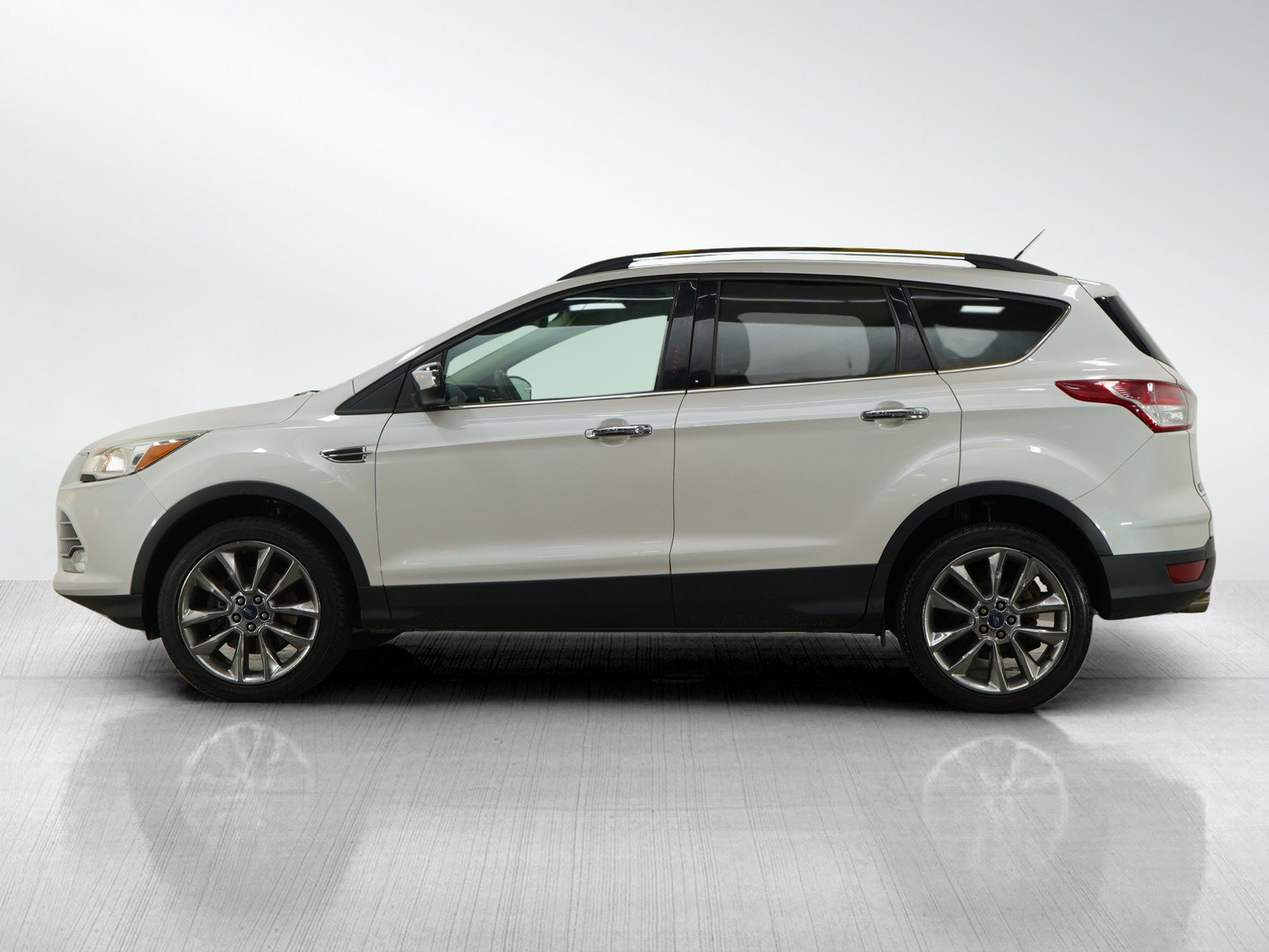 Used 2014 Ford Escape SE with VIN 1FMCU9G90EUD82665 for sale in Bloomington, Minnesota