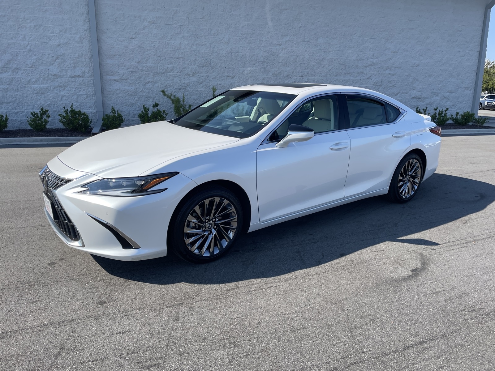 2024 Lexus ES 300h Ultra Luxury