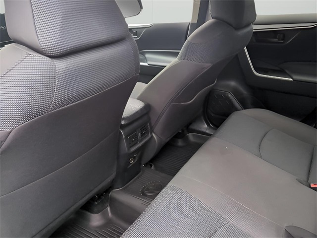 2024 Toyota RAV4 Hybrid LE photo 32