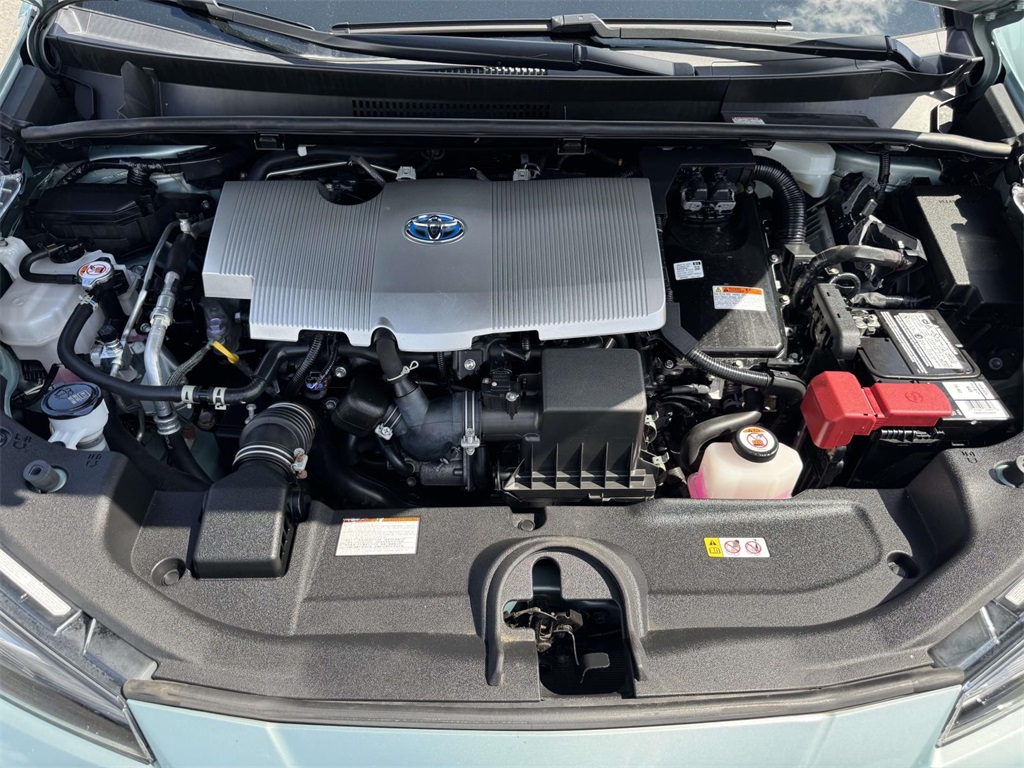 2021 Toyota Prius LE photo 13