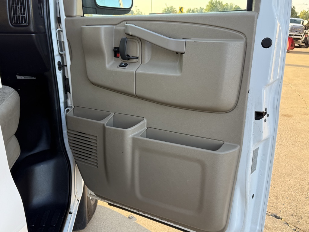 2016 Chevrolet Express 2500 Work Van photo 8