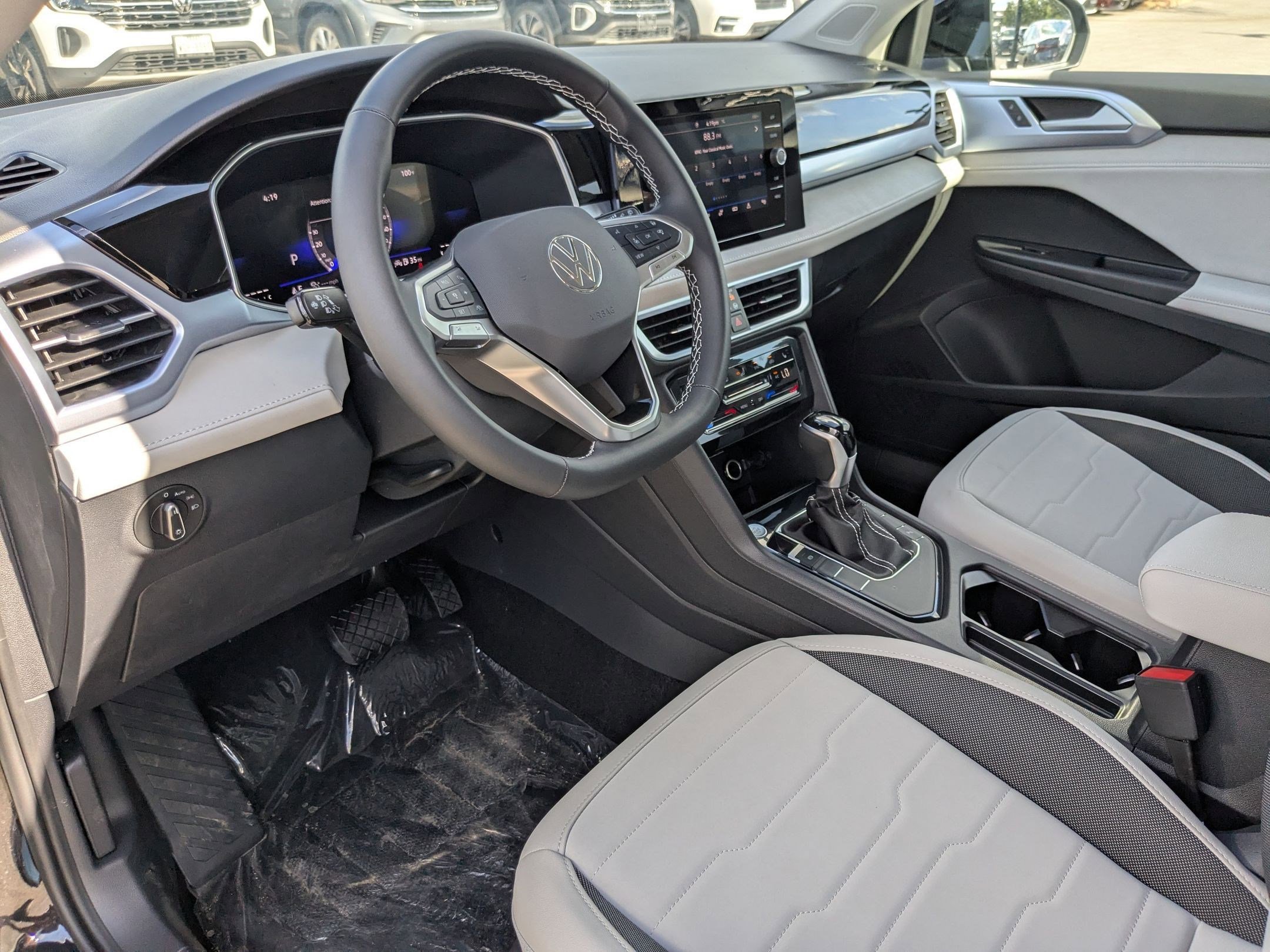 2025 Volkswagen Taos SE photo 2