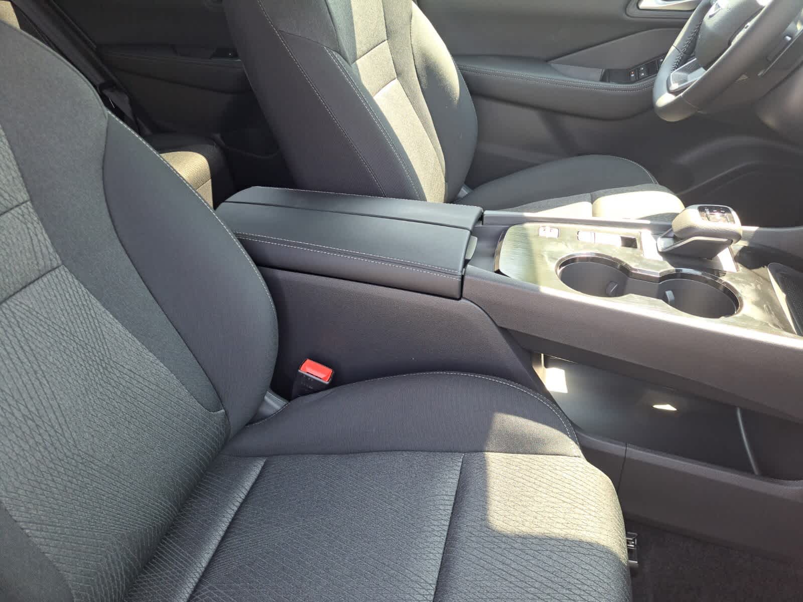 2026 Nissan Rogue SV photo 17