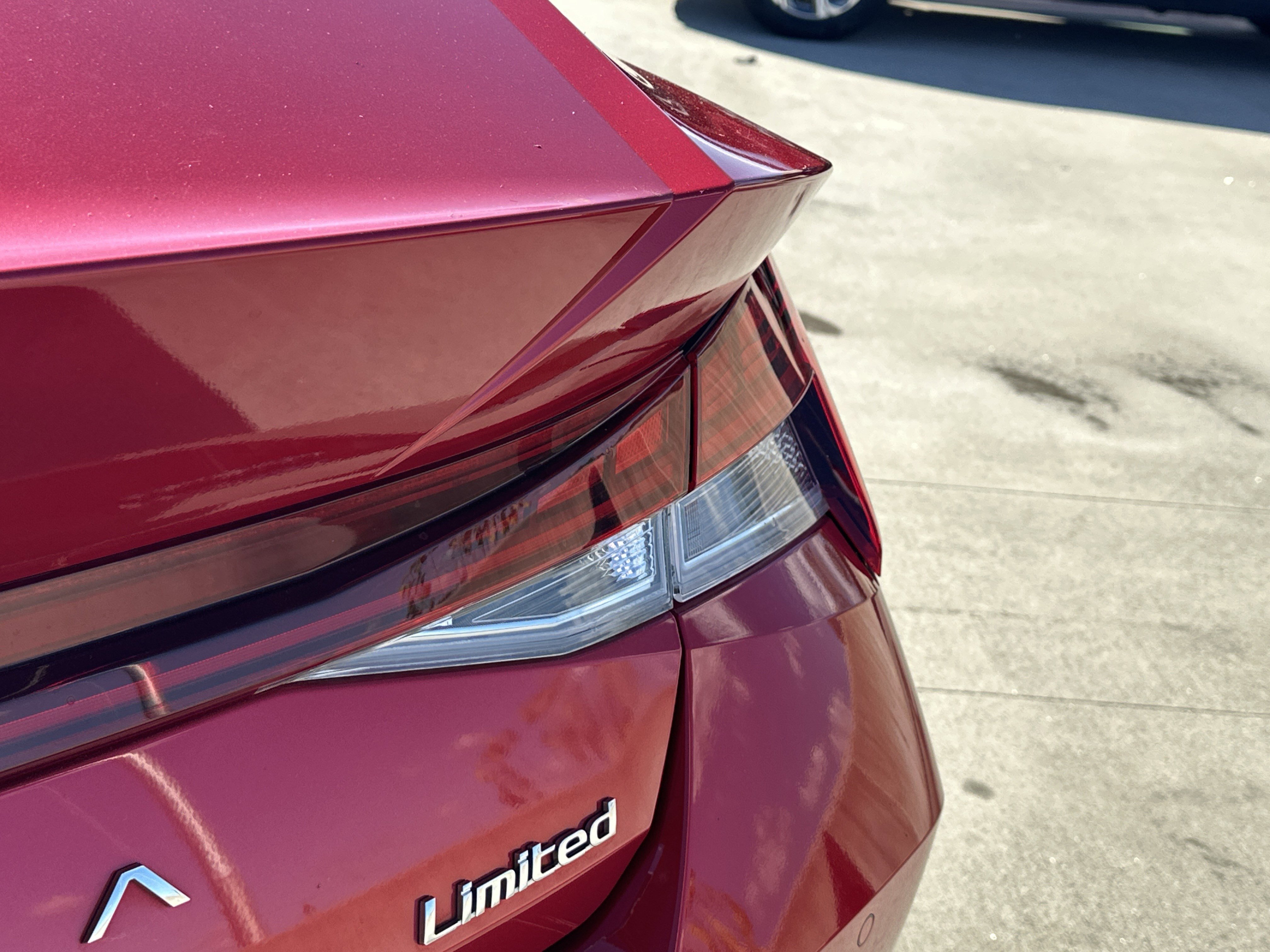 2021 Hyundai Elantra Limited photo 3