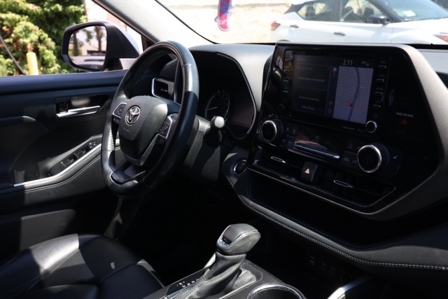 2022 Toyota Highlander XLE photo 17