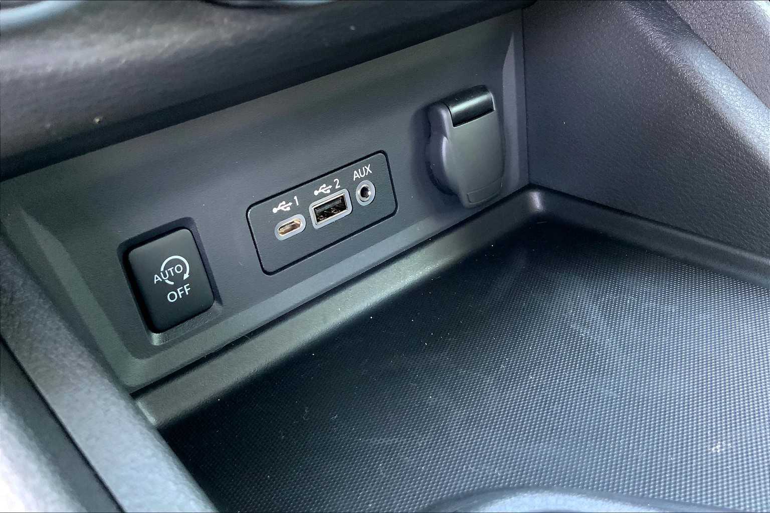 2025 Nissan Sentra SV photo 19