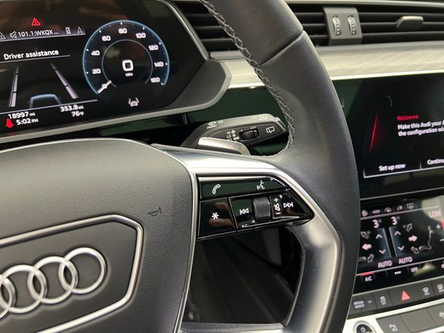 2022 Audi e-tron Premium photo 22