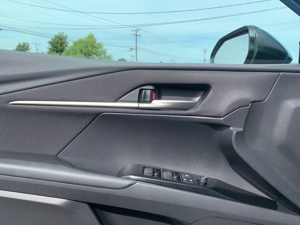 2025 Toyota Camry LE photo 11
