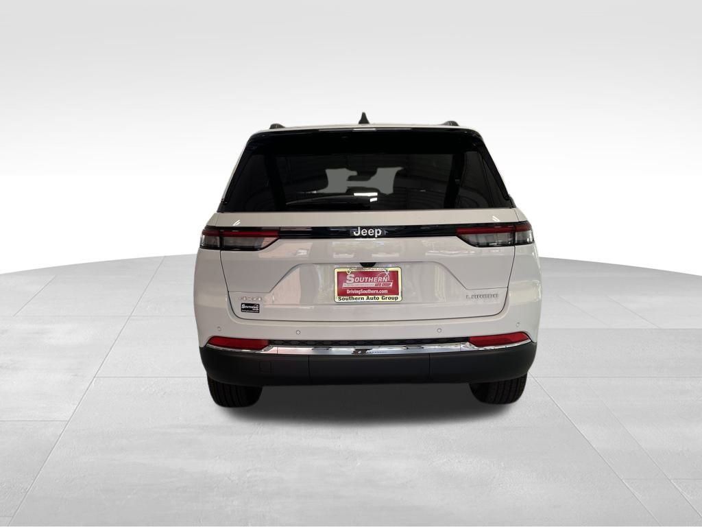 2025 Jeep Grand Cherokee Laredo X photo 3