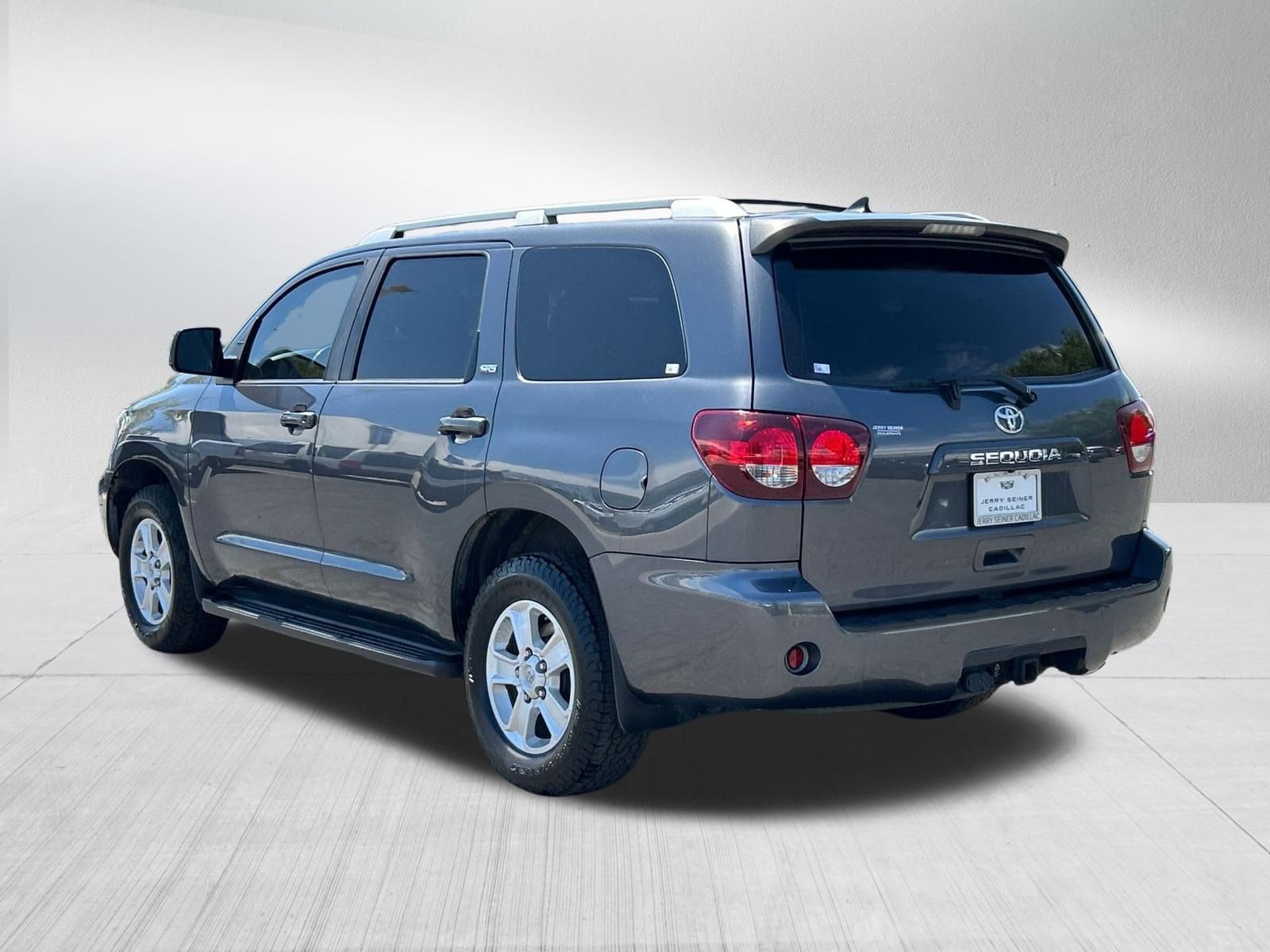 2019 Toyota Sequoia SR5 photo 3