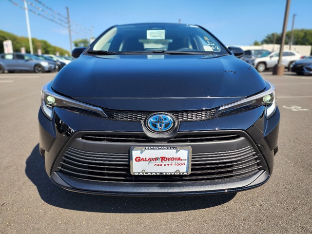 2025 Toyota Corolla Hybrid LE photo 2