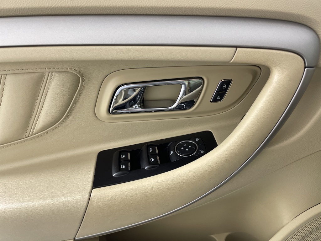 2018 Ford Taurus SE photo 18