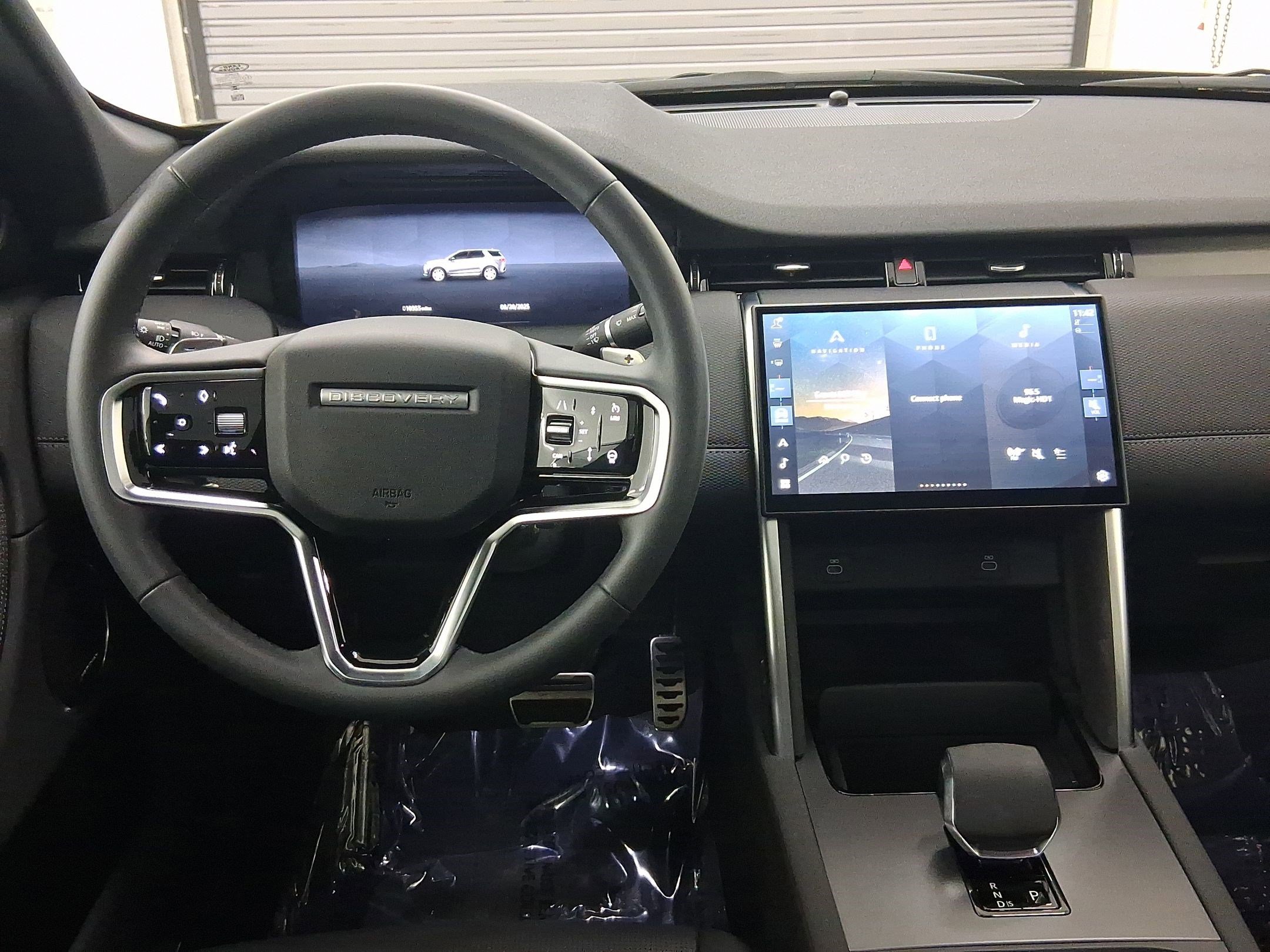 2025 Land Rover Discovery Sport Dynamic SE photo 17