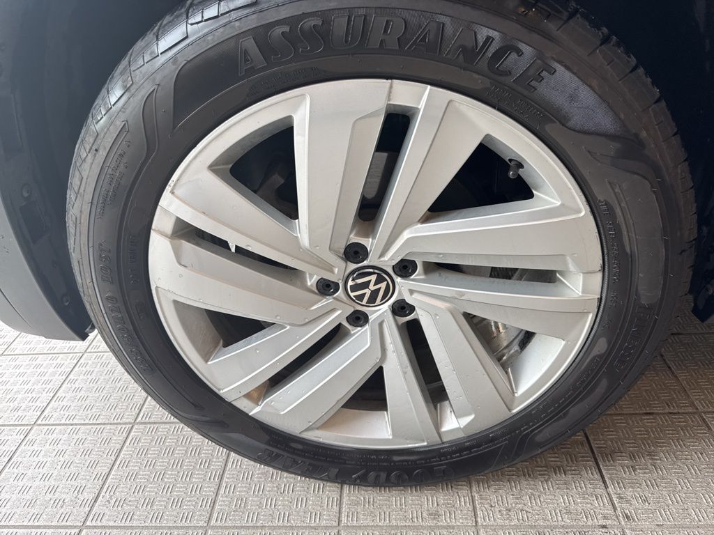 2022 Volkswagen Atlas Cross Sport SE Technology photo 3