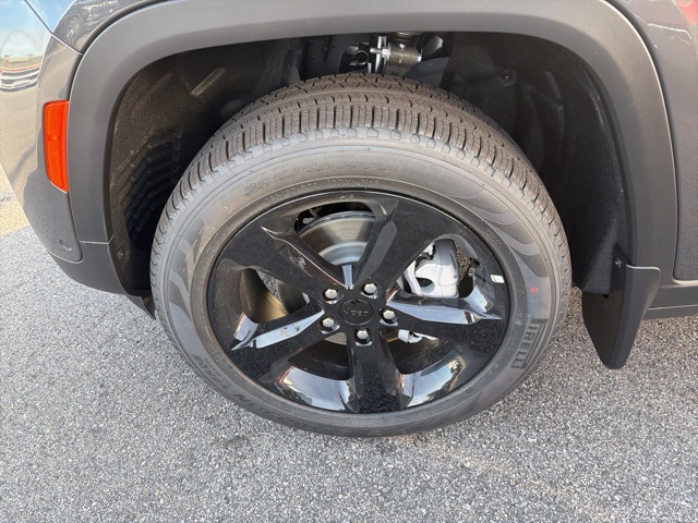 2025 Jeep Grand Cherokee Limited photo 6